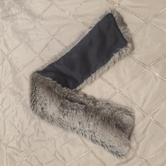 Aldo Faux Fur Scarf Gray - Picture 3 of 6